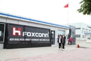 4622 Foxconn 900x600 gigapixel lines scale 4 00x